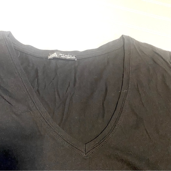 Zara Women’s V-Neck - Picture 3 of 4